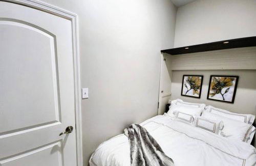 Stylish 1BR Near Heart of Town - Foto 9