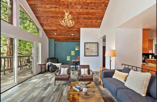 The Mighty Pines Retreat + Large Patio + BBQ+View! - Foto 6