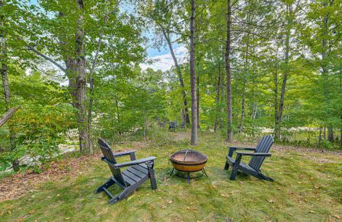 Waterfront Durham Getaway with Deck and Trails! - Foto 3