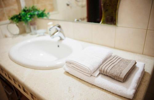 Anastasia's Kastoria Cozy Modern Garden Retreat - Foto 28