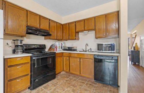 Cozy Huntsville Condo - 2BR Near SHSU - Pool - WiFi - Free Parking - Foto 5