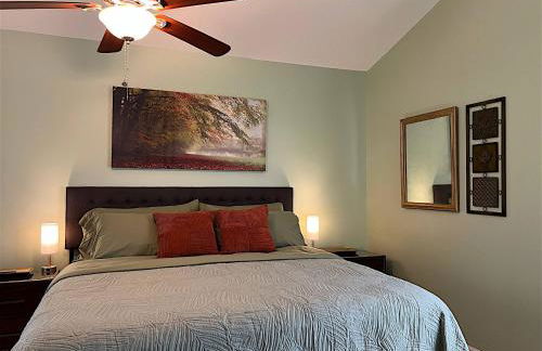 3 BR w/ King Bed, Standing Desk, Ping Pong, Arcade - Foto 18