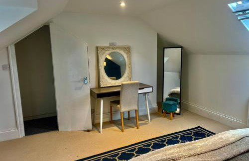 Large central 3 bedroom apartment superking 5 guests - free parking - Photo 8