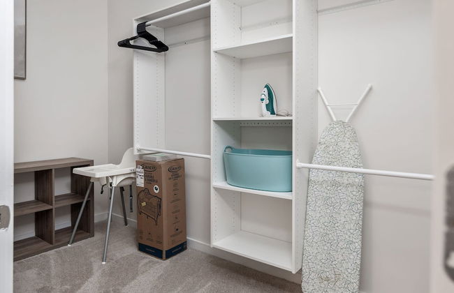 Spacious 2BD With Private Balcony and Free Parking 2 - Foto 58