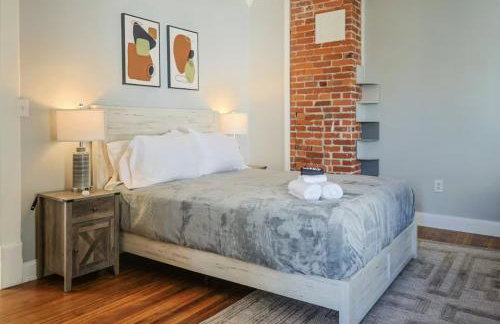 Spacious Home Downtown - Children's Hospital, Pets - Foto 27