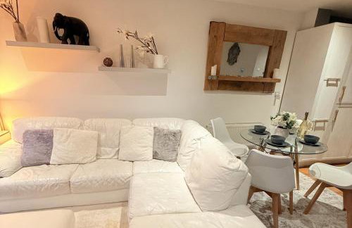 Fantastic 2-Bed House with Parking - Hosted by Hutch Lifestyle - Foto 14