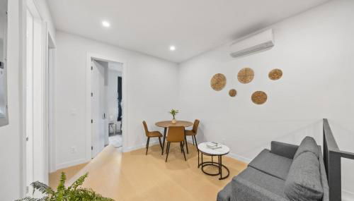 Private Room with Shared Bathroom at an Apartment by Times Square - Photo 5