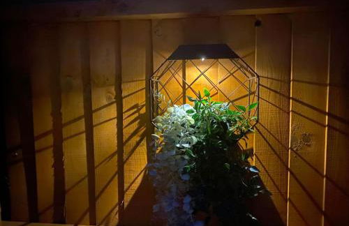 Stylish 1 bedroom studio outdoor area and hot tub - Foto 6