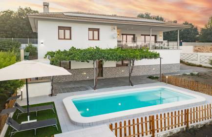 Vista Nevada Casa Rural - Foto 1