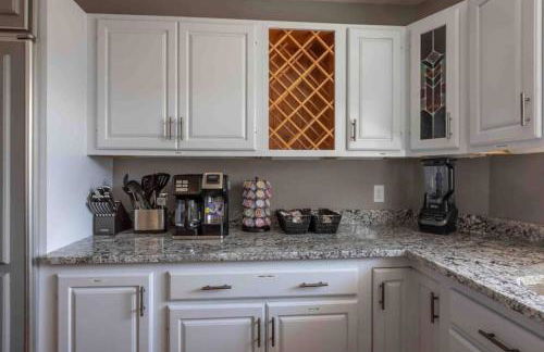 Massive 4 bedroom home Sleeps 19 - Foto 31