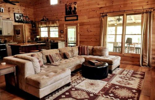 Water's Edge, Covered Porch, Deep Creek as your Backyard Haven, Hot Tub, Pool Table, Fire Pit, Close to Town & Entrance to National Park - Foto 3