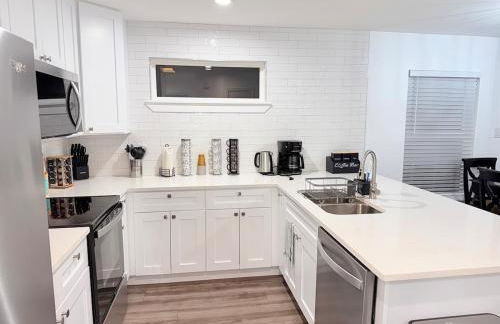 Cozy Lakeview Retreat Home - Photo 9