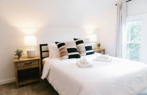 Newly Renovated! Beautiful home with game room. - Foto 49