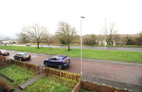 3 Bedroom House - Parking - Wifi - Fully Refurbished Throughout - New Kitchen & Bathroom - Foto 24