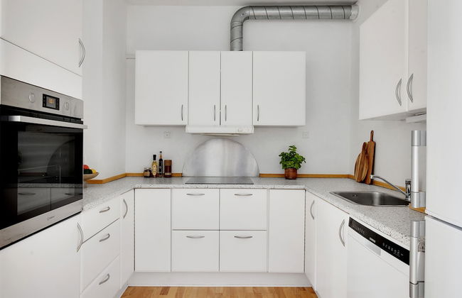 Sanders Constantin - Chic 2-bdr Apt With Balcony - Foto 14