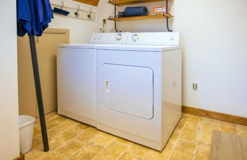 Furnished Deck and Fire Pit Happy Jack Cabin - Foto 25