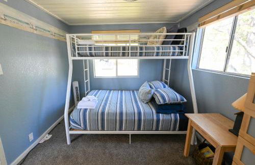 Near Yosemite Bass Lake Cabin with Hot Tub, Lake View, Pet Friendly - Photo 27