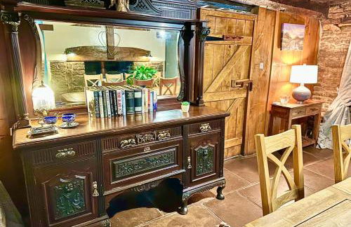 16th Century Farm House,6 Beds,5 BATHROOMS,SLEEPS 15,BBQ,HOT TUB,CINEMA ROOM WITH SURROUND SOUND,With Cymru Holidays - Foto 30