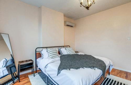 Comfy Bayonne Townhome about 11 Mi to NYC Attractions - Foto 16