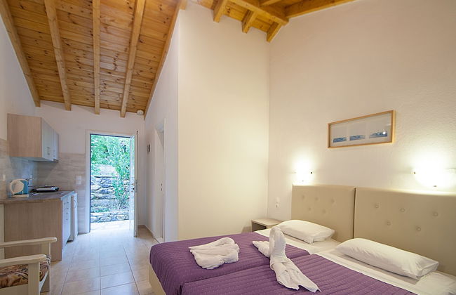 Voula Studios - Photo 4