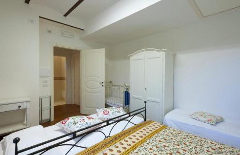 6 Bedroom Beautiful Home In Treia - Foto 34