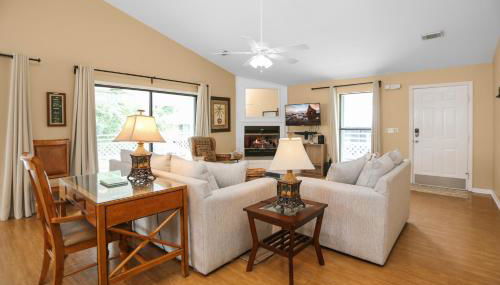 Woofs and Waves by Pristine Properties Vacation Rentals - Foto 3