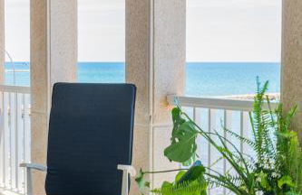 Vistas Increíbles y Confort en 1ª Línea de Playa - Photo 1