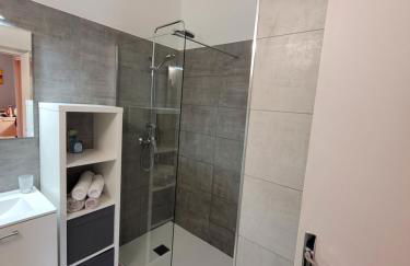 APPARTEMENTS DANS VILLA EN REZ DE JARDIN - Foto 5