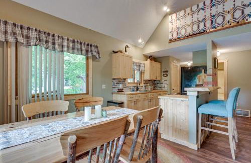 Peaceful Waterfront Cabin on Tittabawassee River! - Foto 2