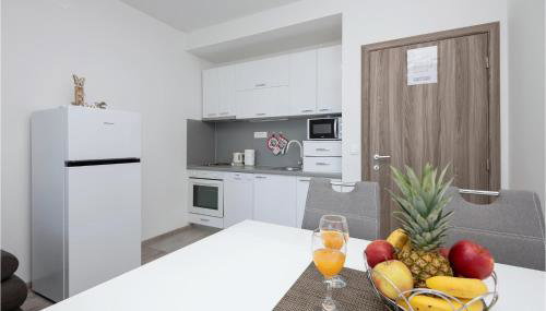 Amazing Apartment In Podaca With Wifi - Foto 5