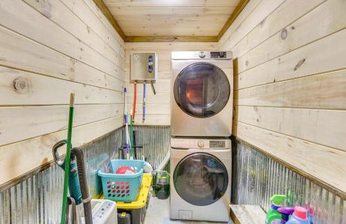 Peaceful Hikers Hideaway with Deck on 1 Acre! - Foto 16