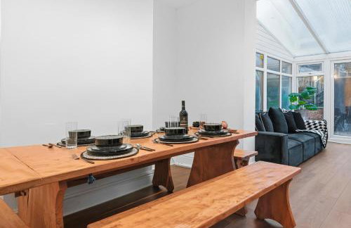 Lovely 4b Stay- Ideal for Contractors & Families - Photo 25