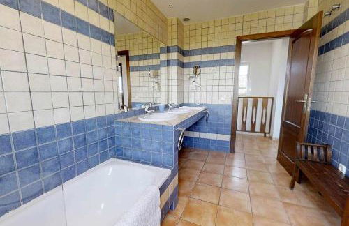 Villa Marga, Villa At 100 Meters Far Of The Beach - Photo 48