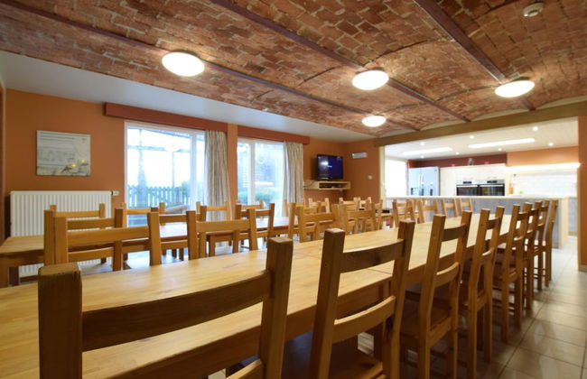 Luxury House with Indoor Pool, Sauna, Hot Tub - Photo 28