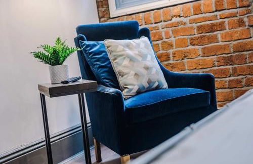 Industrial 2BR Apt, Liverpool City Centre Sleeps 8 - Foto 15