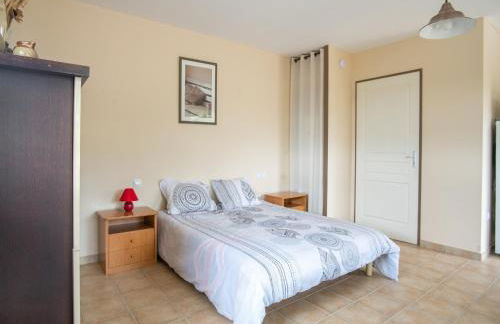 Alluring Holiday Home in Largentière with Pool - Foto 3