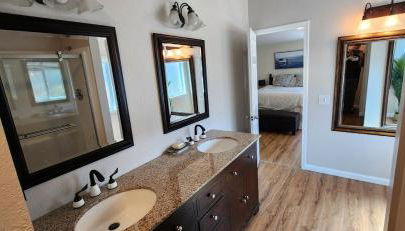 Lake View Home Community Pool in Riviera Heights - Foto 3