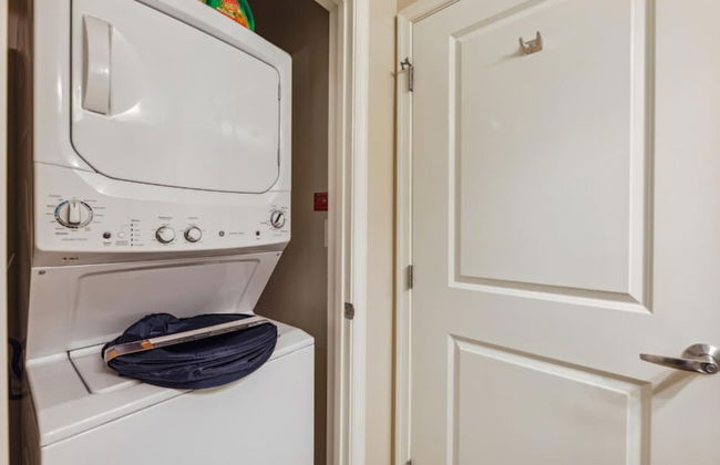 Stylish 1 BR Apartment w Movie Theater - Photo 31