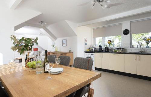 Bridge Apartment - Free Parking & WiFi - Near Perranporth Beach - Foto 10