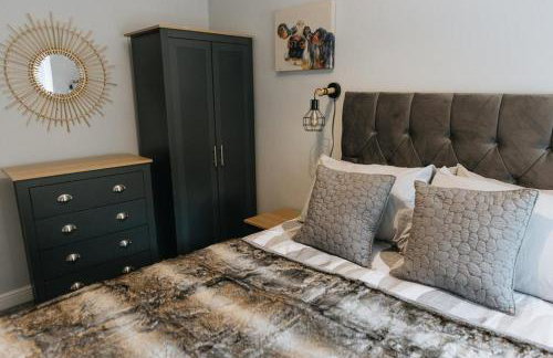 LITTLE RED HOLIDAY HOME - 2 Bed House with Free Parking within West Yorkshire, local access to the Peak District - Foto 12