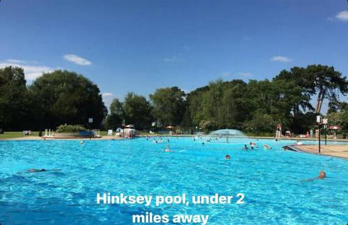 Spacious and stylish with games room, huge garden, peaceful surroundings - Foto 34