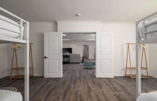 Huge House with Pool! Sleeps 16 - BBQ - Shuffleboard - Foto 30