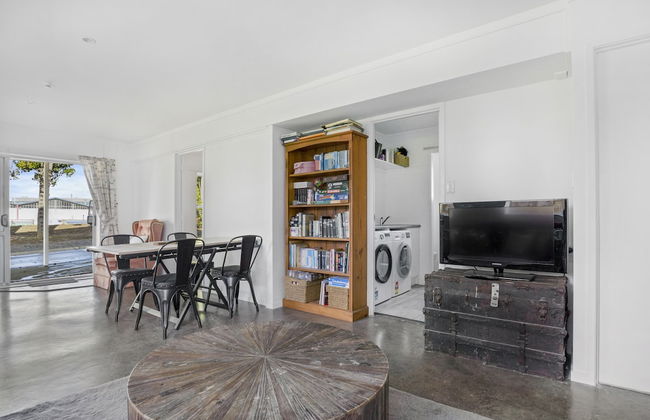 Bright 3-Bedroom Unit - WiFi & Parking - Photo 19