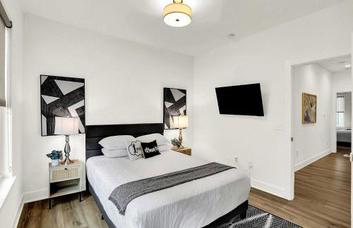 Luxury Townhouse with Fireplace Rooftop Deck Close to Downtown-Family Friendly - Foto 41