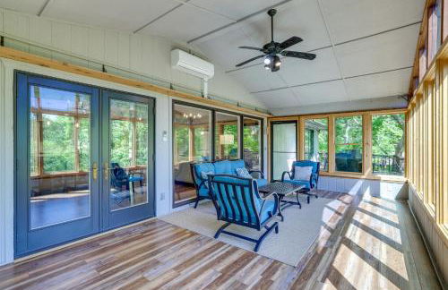 The Bella Vista Lakeside Treehouse Dock and Kayaks! - Photo 13