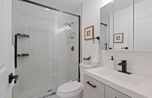 Modern Condo with Private Porch, Mins to NYC - Foto 17