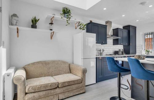 Modern 3BR Home in 9 Anson Rd Near Sandwell Hospital with Garden and Free Parking - Foto 38