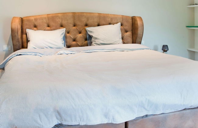 Majestic Villa With Pool and Sauna - Photo 13