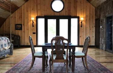 Petting Zoo! Hot Tub, 15 acres, stream & Romance! - Foto 4