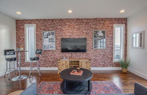 Jack Daniels House with Rooftop Golf, City views! 8min to Whiskey Row! Sleeps 10! - Foto 15